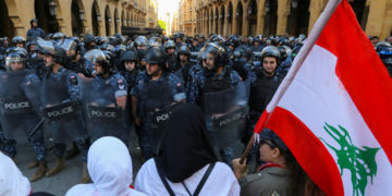 55 ημέρες στους δρόμους: H πολιτική διαφθορά, το σύστημα των σεχτών και η θέση των γυναικών