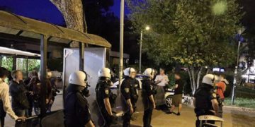 Οι πλατείες θα μείνουν ανοιχτές, ελεύθερες και προσβάσιμες σε όλους/ες