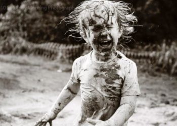 Έχει ακάρεα στην παιδική χαρά;