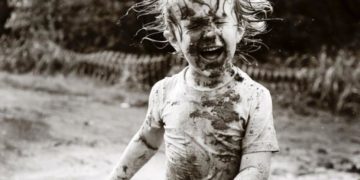 Έχει ακάρεα στην παιδική χαρά;