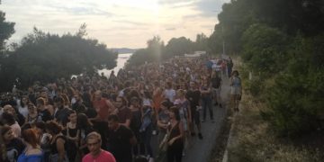 Δεν πα να μας χτυπάν