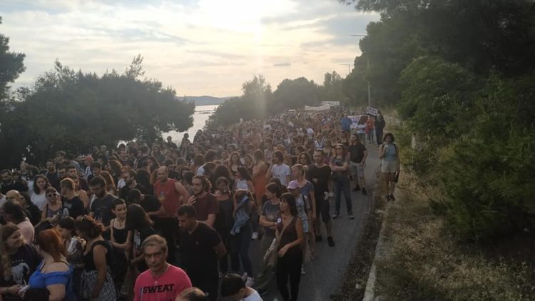 Δεν πα να μας χτυπάν