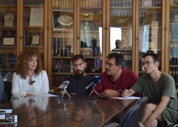 «Είμαστε τα ακραία στοιχεία που υπερασπίζονται τους πρόσφυγες»