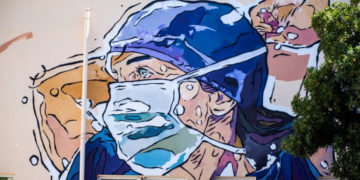 Η επιστροφή στην «κανονικότητα» αναστέλλεται.