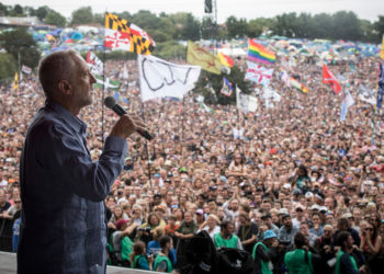 Η επίθεση στην βρετανική αριστερά θα πρέπει να βρει απάντηση.