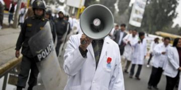 Όσο οι υγειονομικοί δίνουν τη μάχη, το Υπουργείο επιλέγει την μικροπολιτική!