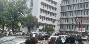 Έξω τα ΜΑΤ από το Αριστοτέλειο Πανεπιστήμιο Θεσσαλονίκης